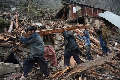 パキスタン北西部で雪崩、児童2人死亡 9人行方不明
