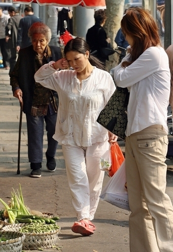 「パジャマでの入店お断り」、英スーパーマーケットがドレスコード導入