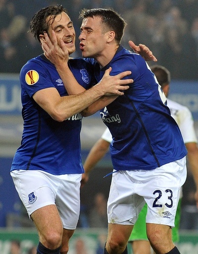 エバートンが快勝、スパーズとセルティックは引き分け発進