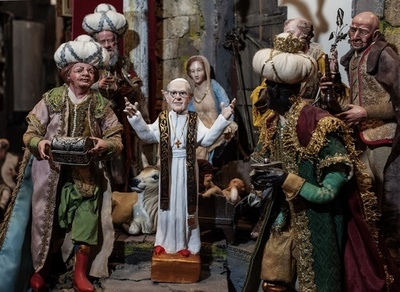 新ローマ法王の人形、早くも店頭へ 伊ナポリ