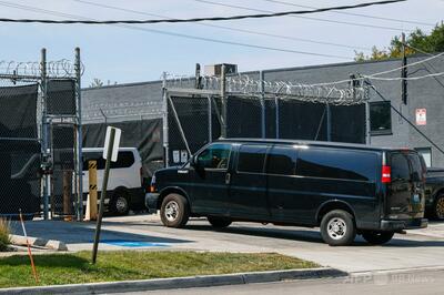 車で捜査官に突っ込んだ不法移民の男を射殺、米移民局