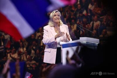 仏極右ルペン氏、大統領選へ始動 「法の支配の回復」誓う