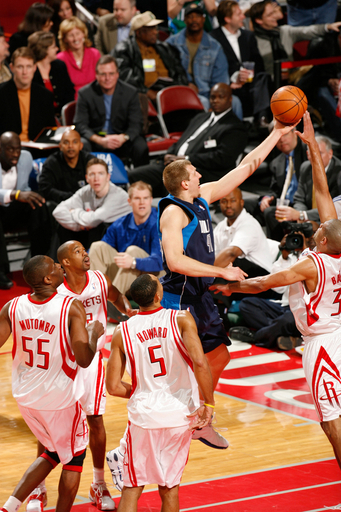 ＜06-07NBA＞マーベリックス ノビツキーの活躍でロケッツを降し9連勝 - 米国