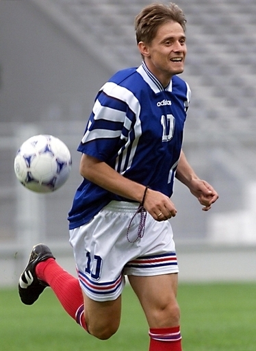 名古屋グランパスエイト ストイコヴィッチ氏の監督就任仮契約を発表