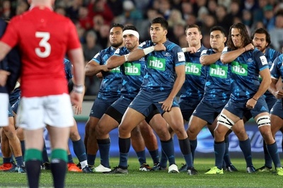 「首切り」ジェスチャーのハカに批判の声、振付師が弁明