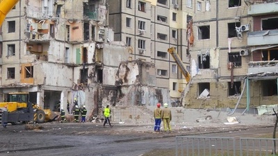 動画:ウクライナ集合住宅攻撃、捜索打ち切り 死者45人不明20人