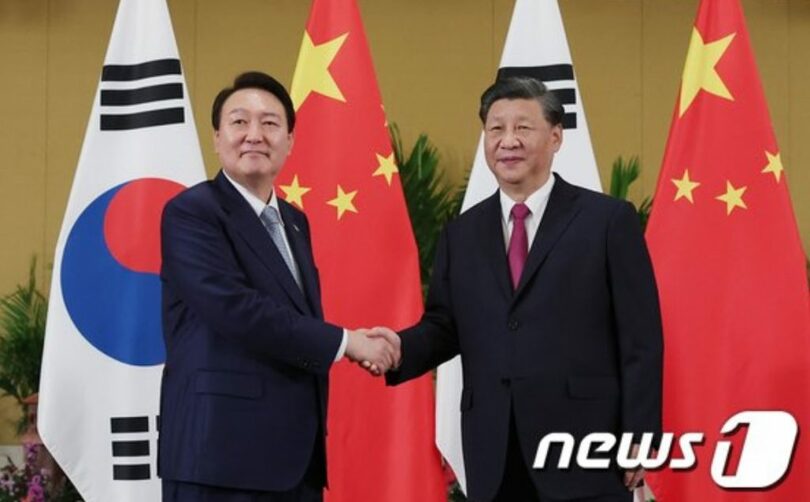 韓国のユン・ソンニョル(尹錫悦)大統領と中国の習近平国家主席(大統領室提供)(c)news1