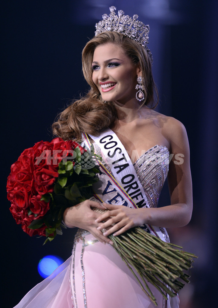 ミス・ベネズエラ2013が決定、優勝の喜びに美貌も輝く