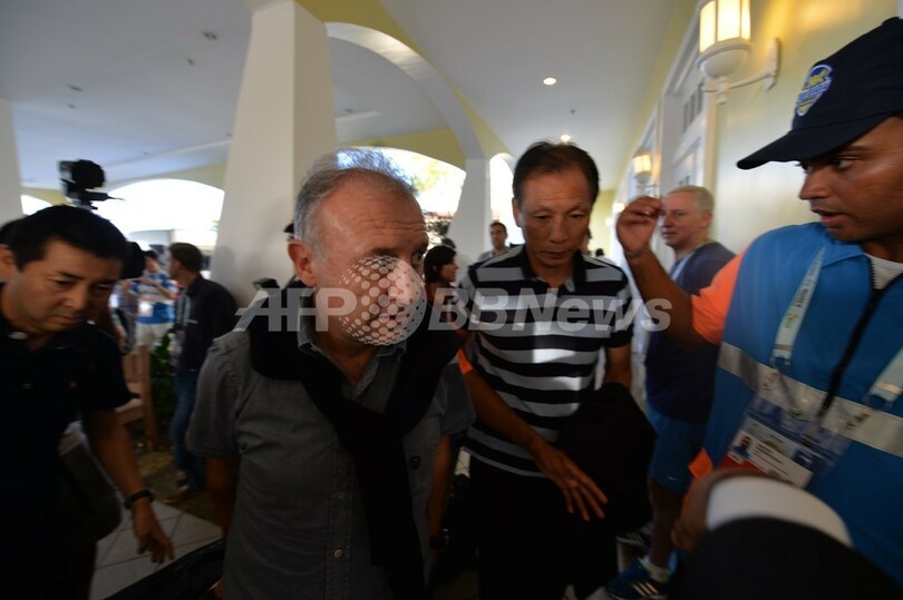 ザックら各国の代表監督が現地入り 6日にW杯組み合わせ抽選会