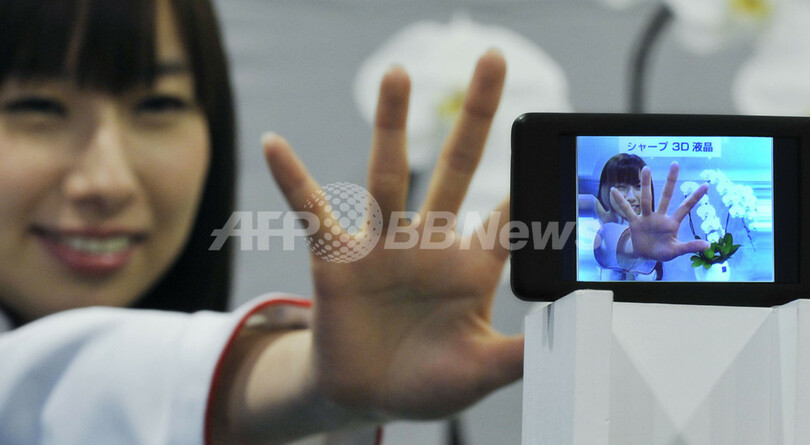 眼鏡の要らない3D液晶、シャープが生産へ