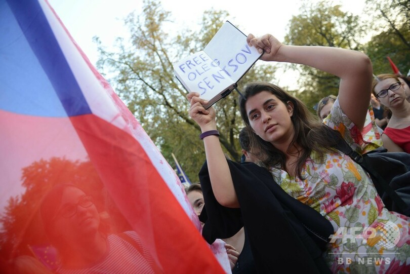 「プラハの春」弾圧から50年、犠牲者を追悼 反ロシアデモも チェコ