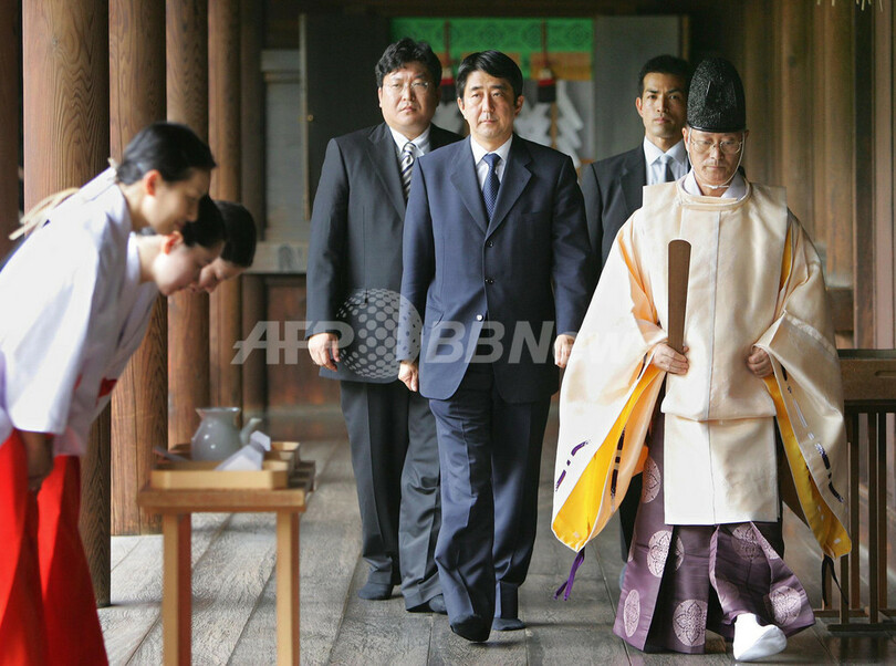 安倍首相、靖国に供物奉納、「総理大臣」名で - 東京
