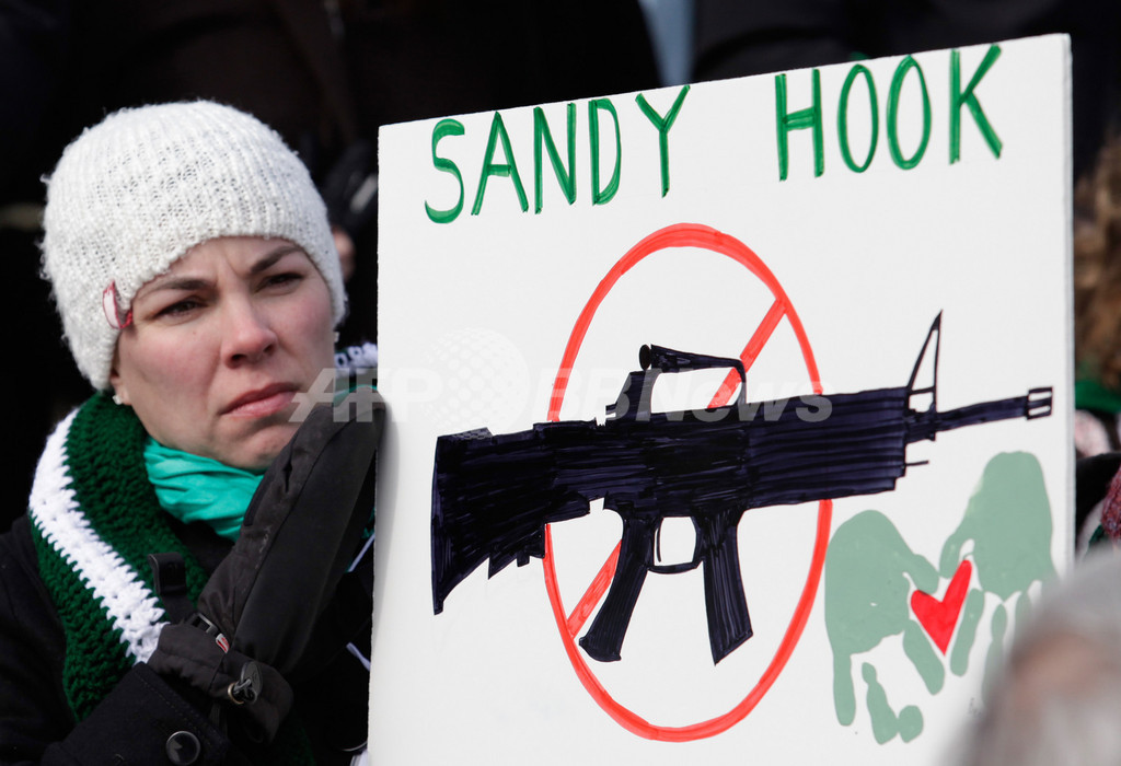 米首都で銃規制強化求めるデモ、沈黙保ち行進