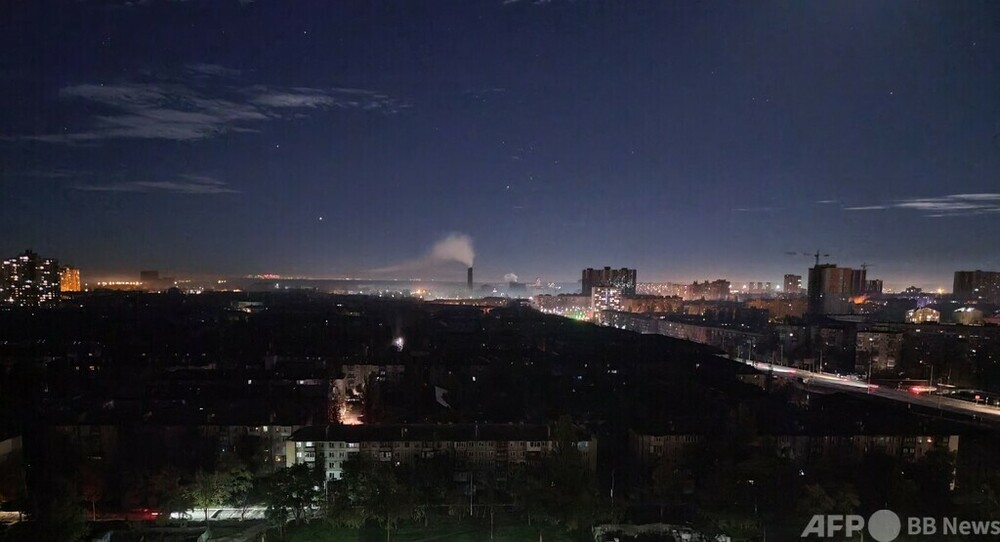 首都で輪番停電、西部では暗闇でカフェ営業 ウクライナ - AFPBB News
