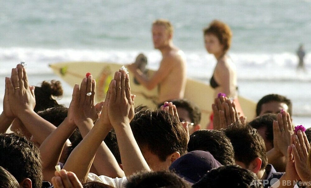 瞑想　女性　全裸 ヒンズー教寺院で「裸で瞑想」 動画拡散の外国人捜索 バリ島 写真1枚 国際ニュース：AFPBB News