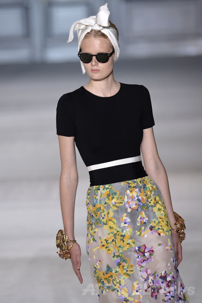 起き抜けのラフなスタイルをモードに昇華、「ジャンバティスタ・ヴァリ」14/15年秋冬オートクチュール