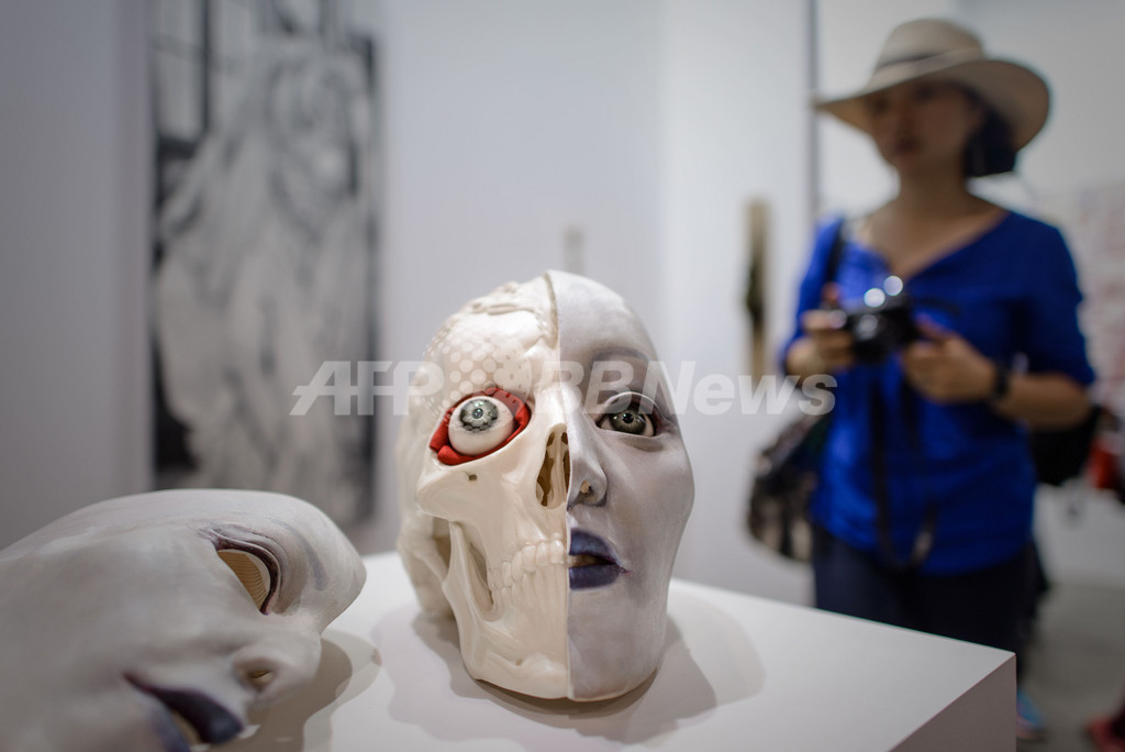 香港で初の「アート・バーゼル」開催、草間彌生の作品も展示