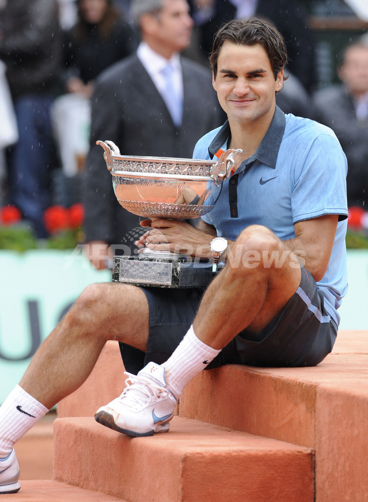 フェデラーが全仏オープン初優勝 、生涯グランドスラム達成 写真