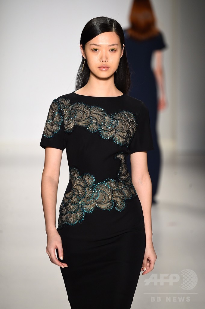 「飛ぶ美しさ」を表現、「タダシ ショージ」15/16年秋冬