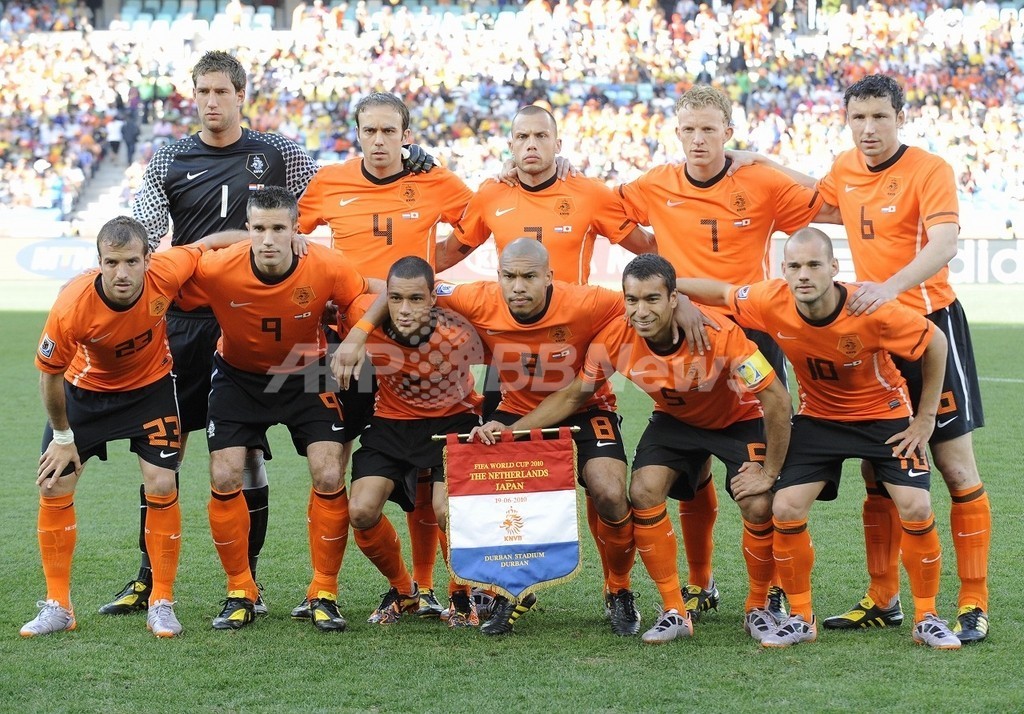 オランダ 日本を下し2連勝、スナイデルが決勝点 W杯 写真25枚