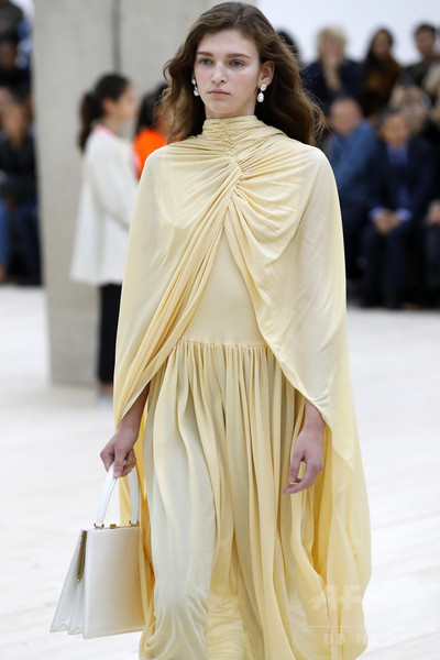 「セリーヌ」17年春夏