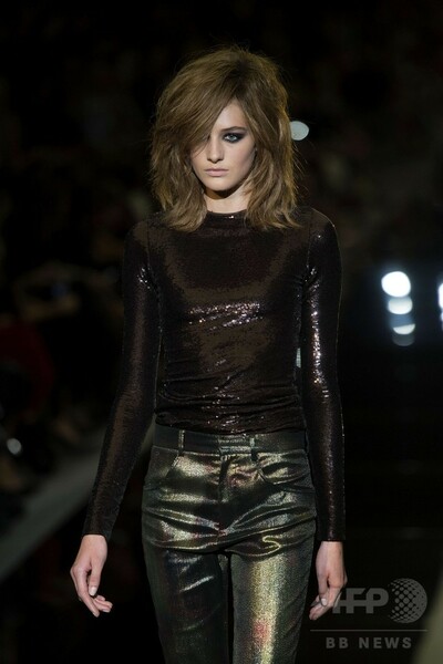 70年代のグラムロックにオマージュ、「トム フォード」15年春夏