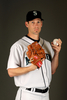 米大リーグ（MLB）のシアトル・マリナーズ（%%Seattle Mariners%%）は25日、キャンプが行われているアリゾナ州ピオリア（Peoria）でメディア向けのフォトデーを催した。写真はポーズをとるクリフ・リー（%%Cliff Lee%%）。（2010年2月25日撮影）(c)AFP/Getty Images/Ezra Shaw