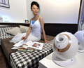 松下電器産業が11月1日に発売する、寝ている間に肌に水分を補うスチーム式美顔器「ナノケア」（2007年8月20日撮影）。(c)AFP/Yoshikazu TSUNO