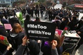 国際女性デーに韓国の首都ソウルで開かれた、セクハラ告発運動「#MeToo（私も）」の集会（2018年3月8日撮影）。(c)Jung Yeon-je / AFP