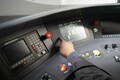 列車を点検する中車唐山の職員（2020年12月4日撮影）。(c)Xinhua News