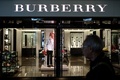 香港（Hong Kong）にある英高級ファッションブランド「バーバリー（Burberry）」の店舗（2014年2月21日撮影）。(c)AFP/Philippe Lopez 