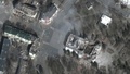 ウクライナ南部マリウポリで、ロシア軍の空爆を受けたとされる劇場を捉えた衛星画像。マクサー・テクノロジーズ提供（2022年3月29日撮影・公開）。(c)AFP PHOTO / Satellite image © 2022 Maxar Technologies