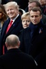 フランス・パリの凱旋（がいせん）門で開かれた第1次世界大戦終結100年記念式典で、ロシアのウラジーミル・プーチン大統領（手前）を迎えるドナルド・トランプ米大統領（左）、アンゲラ・メルケル独首相（中央）、エマニュエル・マクロン仏大統領（2018年11月11日撮影）。(c)BENOIT TESSIER / POOL / AFP