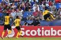 北中米カリブ海サッカー連盟ゴールドカップ準々決勝、ハイチ対ジャマイカ。ゴールを決めて喜ぶジャマイカのジャイルズ・バーンズ（右、2015年7月18日撮影）。(c)AFP/NICHOLAS KAMM