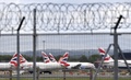 英イングランド南部ガトウィック空港に駐機する航空大手ブリティッシュ・エアウェイズなどの旅客機（2019年5月1日撮影、資料写真）。(c)Ben STANSALL / AFP
