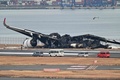 海上保安庁の航空機と衝突した日本航空（JAL）の旅客機。東京国際（羽田）空港で（2024年1月3日撮影）。(c)Richard A. Brooks / AFP