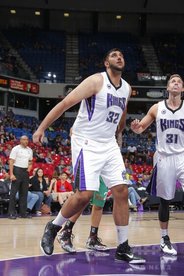 キングスがブラーと契約、NBA史上初のインド系選手誕生 写真1枚 国際