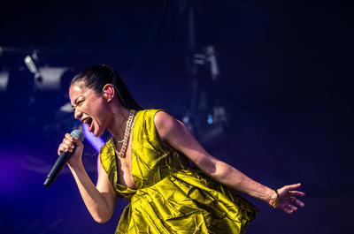 「日本のヒップホップクイーンに」 沖縄生まれのAwich