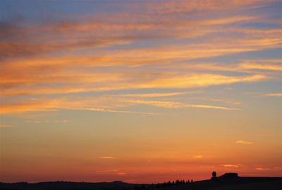 穏やかな田舎の景色、夏の夕焼け イタリア