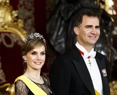 スペイン下院、国王退位を承認