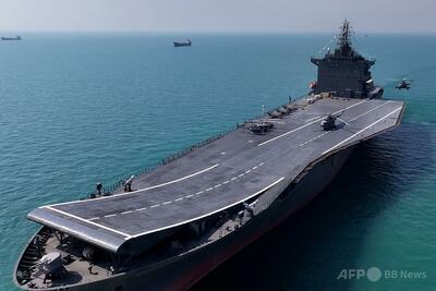 イラン革命防衛隊、同国初の無人機母艦を公開