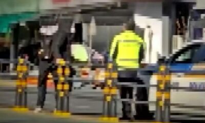 韓国・横断歩道無視、中央分離帯越えようとした高齢男性、足が引っかかり身動き取れず