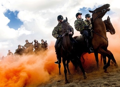 映画のような騎兵隊の勇姿、実はテストの真っ最中 オランダ