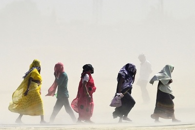 【今日の1枚】砂塵を避けて インド