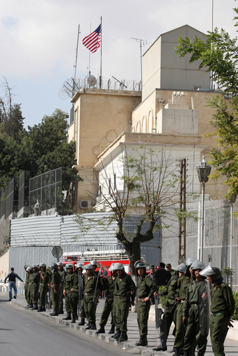 シリアで米軍の越境攻撃に抗議デモ、米大使館が閉館