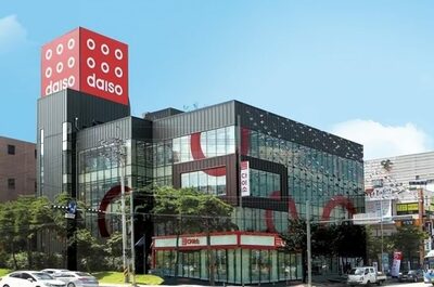 「多店舗・大型化戦略」奏功、不況下でも成長…韓国のダイソー、売り上げ4兆ウォン目前