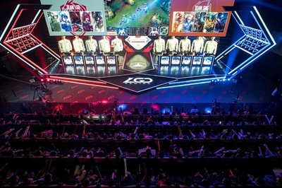 中国、eスポーツの人気上昇で専用アリーナ続々誕生