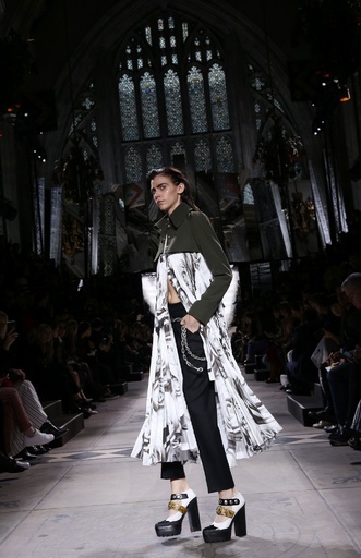 「マルベリー」16/17年秋冬コレクション