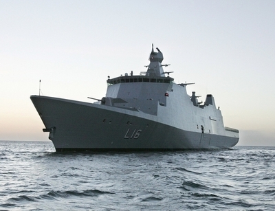 デンマーク海軍が不審船を発見、正体は泥酔船長の貨物船