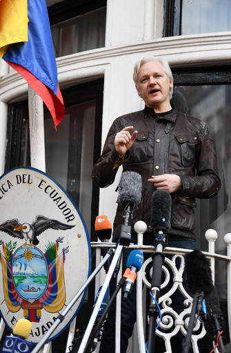エクアドル、ウィキリークス創設者の通信遮断